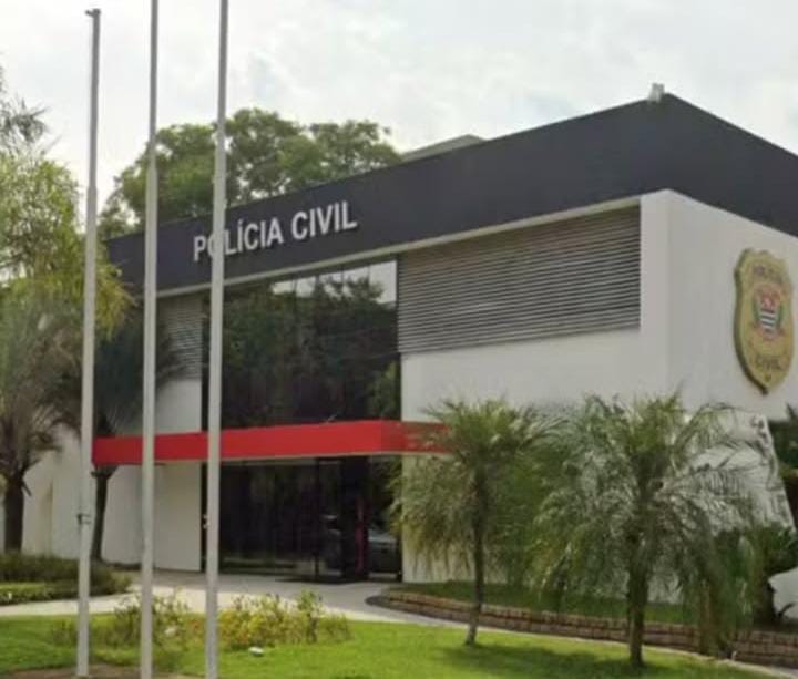 Filho agride pai com socos durante culto